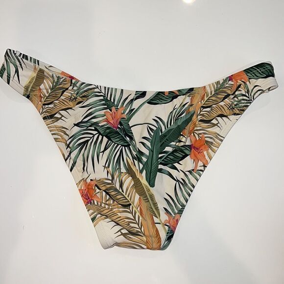 NWOT VYB Colorful Tropical Print Bikini Swim Set
Large - Picture 6 of 11
